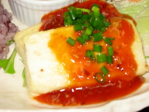 豆腐ステーキのチリソースがけ